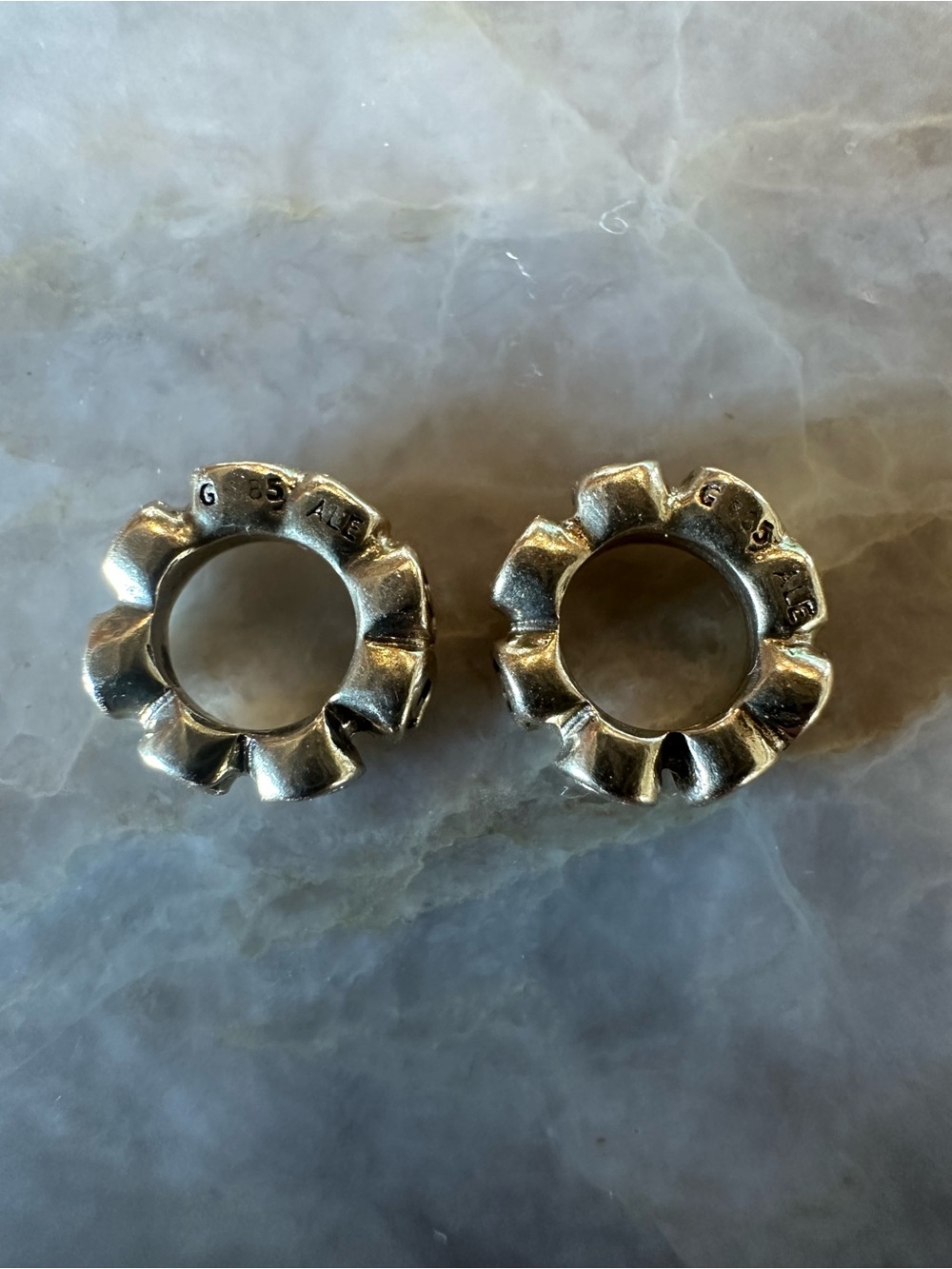 Two Pandora 14k solid gold Small Roses spacers - Picture 3 of 4